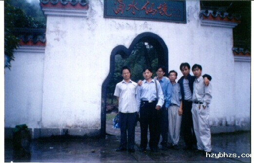 研究生在韶山参观